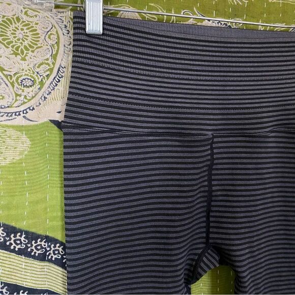 Spiritual Gangster Black Love Sculpt Striped Leggings Size Medium/ Large - Picture 5 of 15